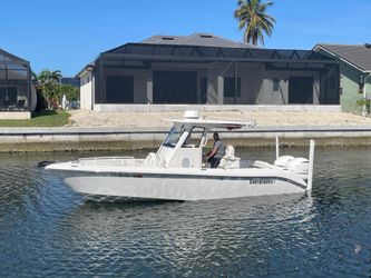 27' Everglades 2016 Yacht For Sale